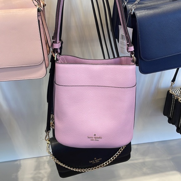 Kate Spade Leila Small Bucket Bag
COLOR:
Quartz Pink
NWT - Picture 16 of 16